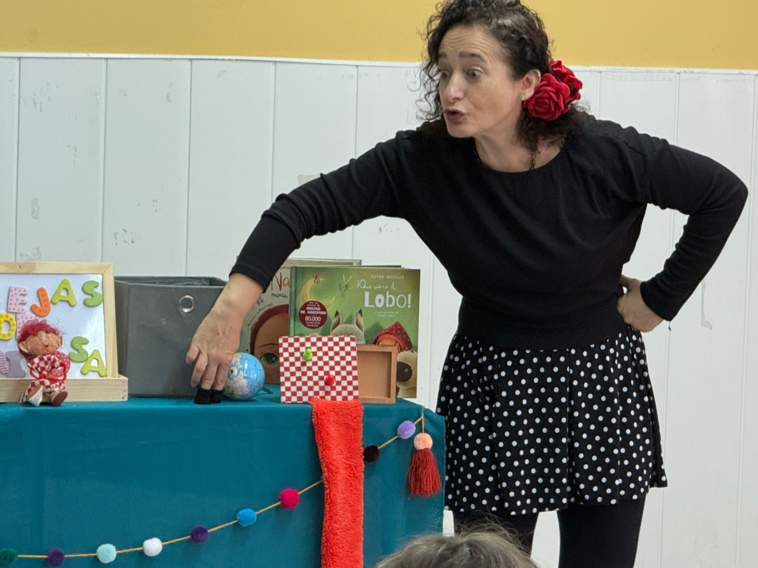 La escritora Luisa Aguilar inspira al alumnado de Quer