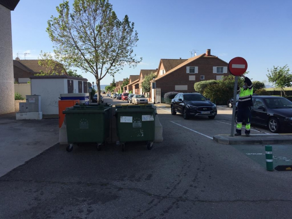 Cierre al tráfico del acceso al polígono industrial desde la calle la Dehesa