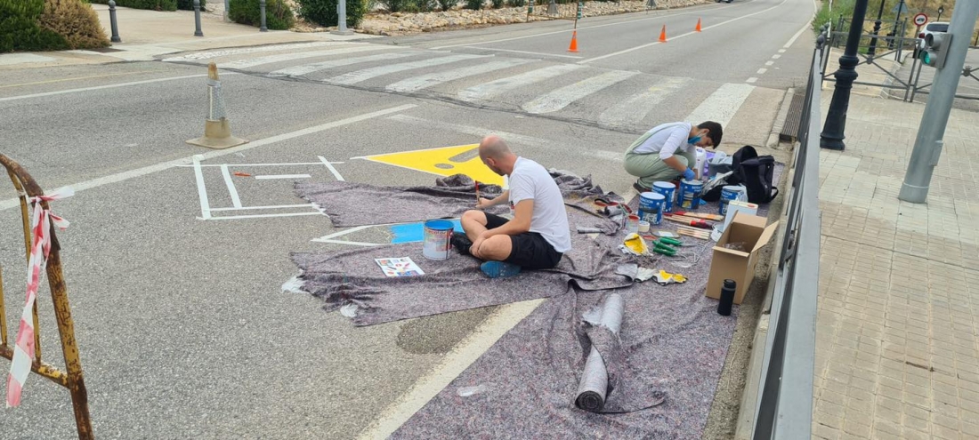 El Ayuntamiento incrementa la seguridad vial en los pasos de cebra de la calle Torrelaguna