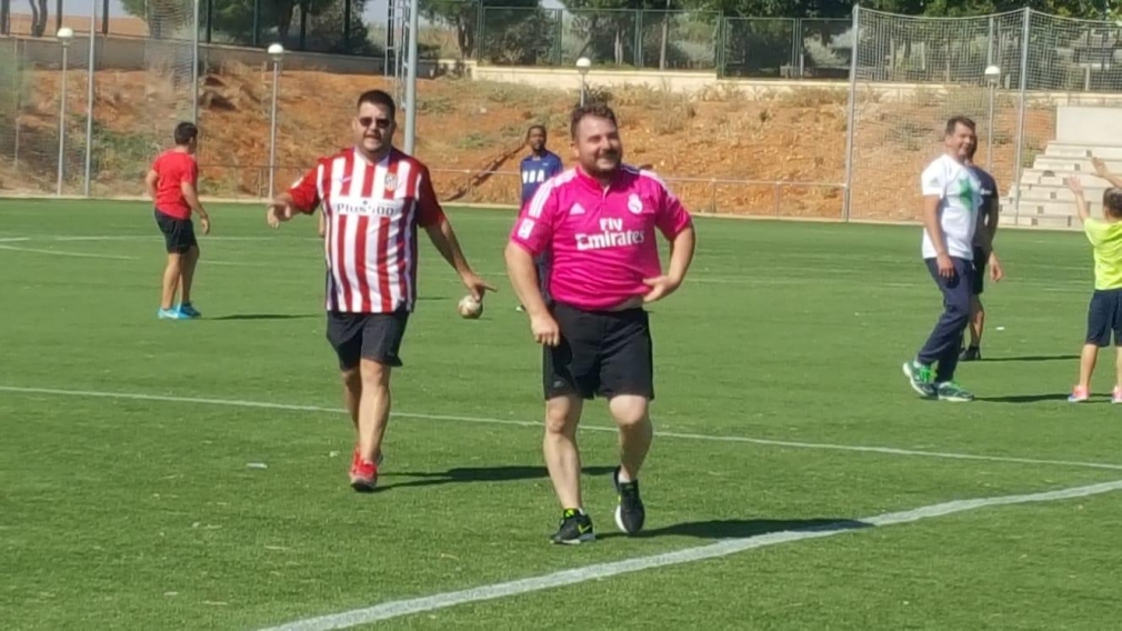 Sesenta personas disfrutaron de un día familiar del fútbol en Quer