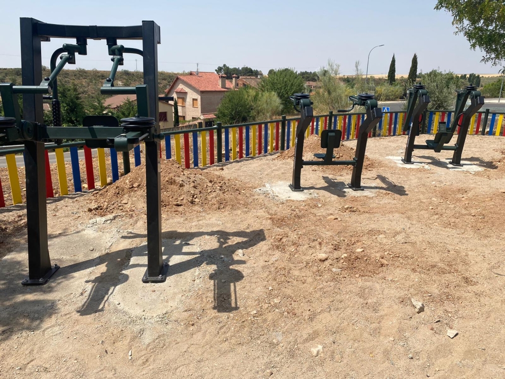 Nuevas máquinas de gimnasio al aire libre, en el Parque de los Enebros