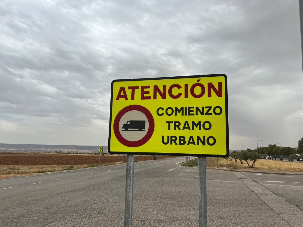 Quer aumenta las sanciones a vehículos pesados que atraviesen su casco urbano