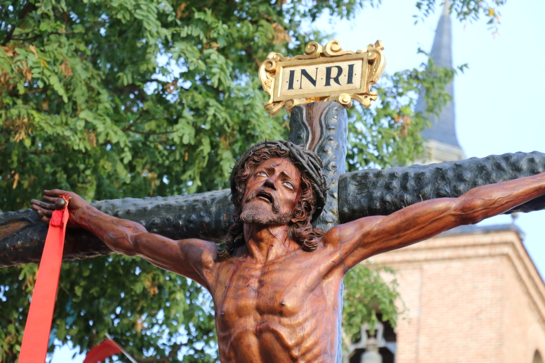 El Cristo de la Misericordia vuelve a salir en procesión por las calles de Quer