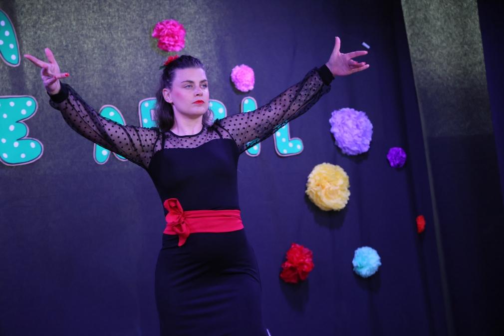 Quer celebra con entusiasmo su VI Feria de Abril, transformada en Feria de Mayo por la lluvia