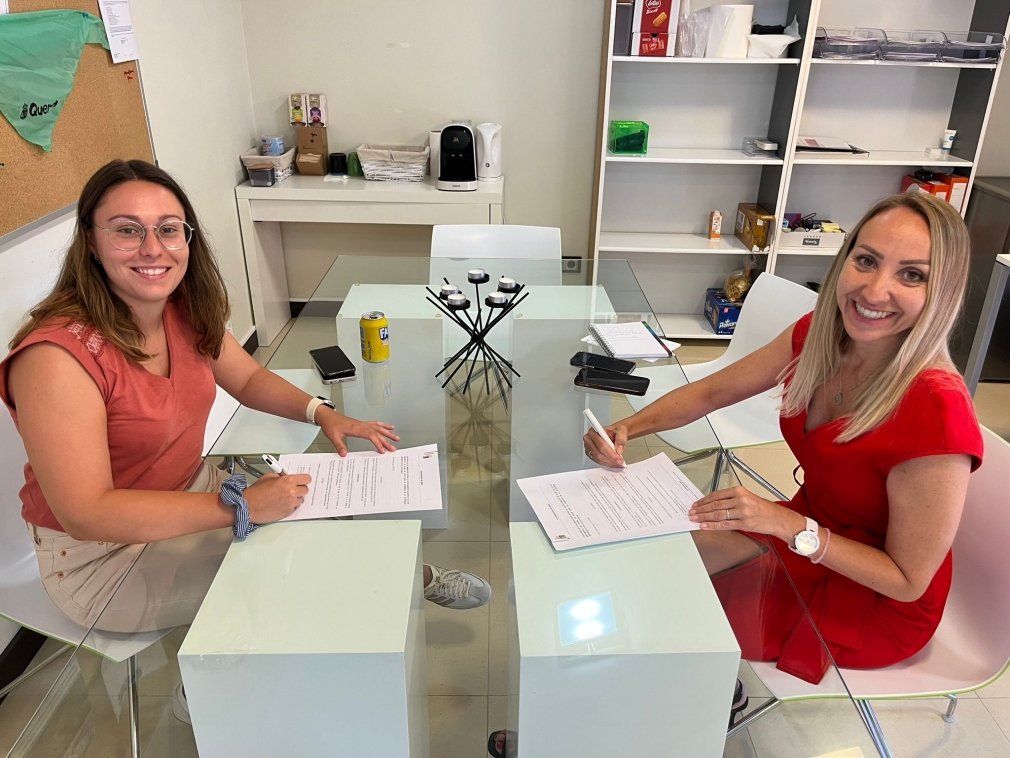 El Ayuntamiento y Club de Pádel de Quer renuevan su convenio de colaboración