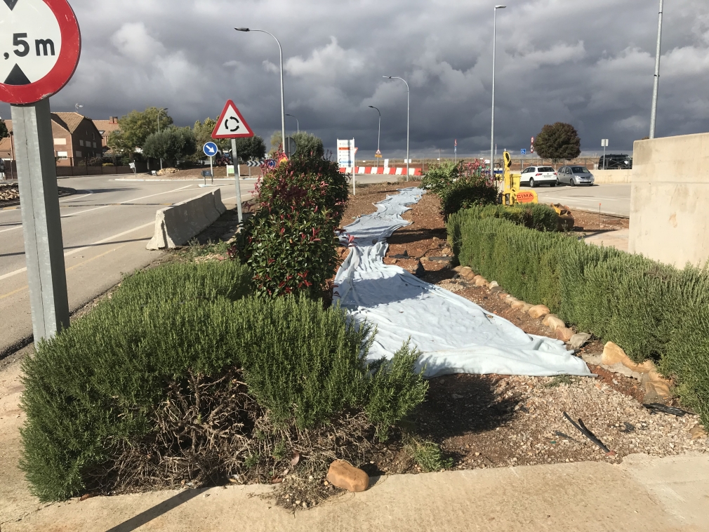 En marcha obras de pavimentación de aceras en la Avenida Torrelaguna