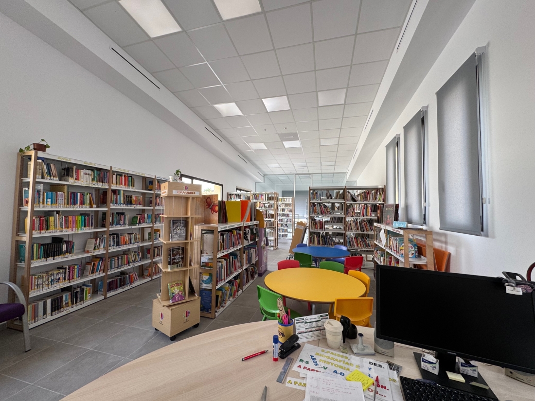 La biblioteca municipal se traslada al Centro Cultural de Quer en la calle Colón, 1, con Punto Violeta y zona de estudio