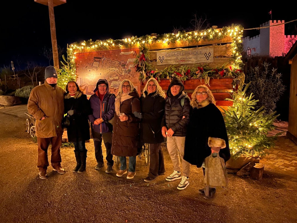 El Ayuntamiento de Quer acerca el ocio cultural a los mayores con una excursión a Puy du Fou