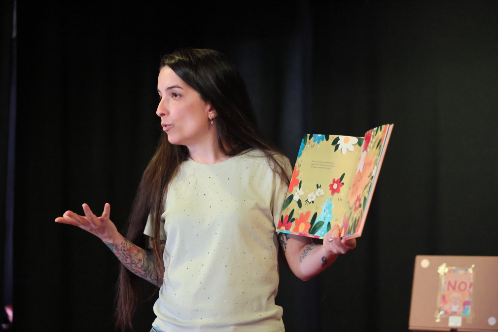 La escritora setera Lourdes Solís presenta el cuento “He dicho que no” con motivo de la Semana del Libro