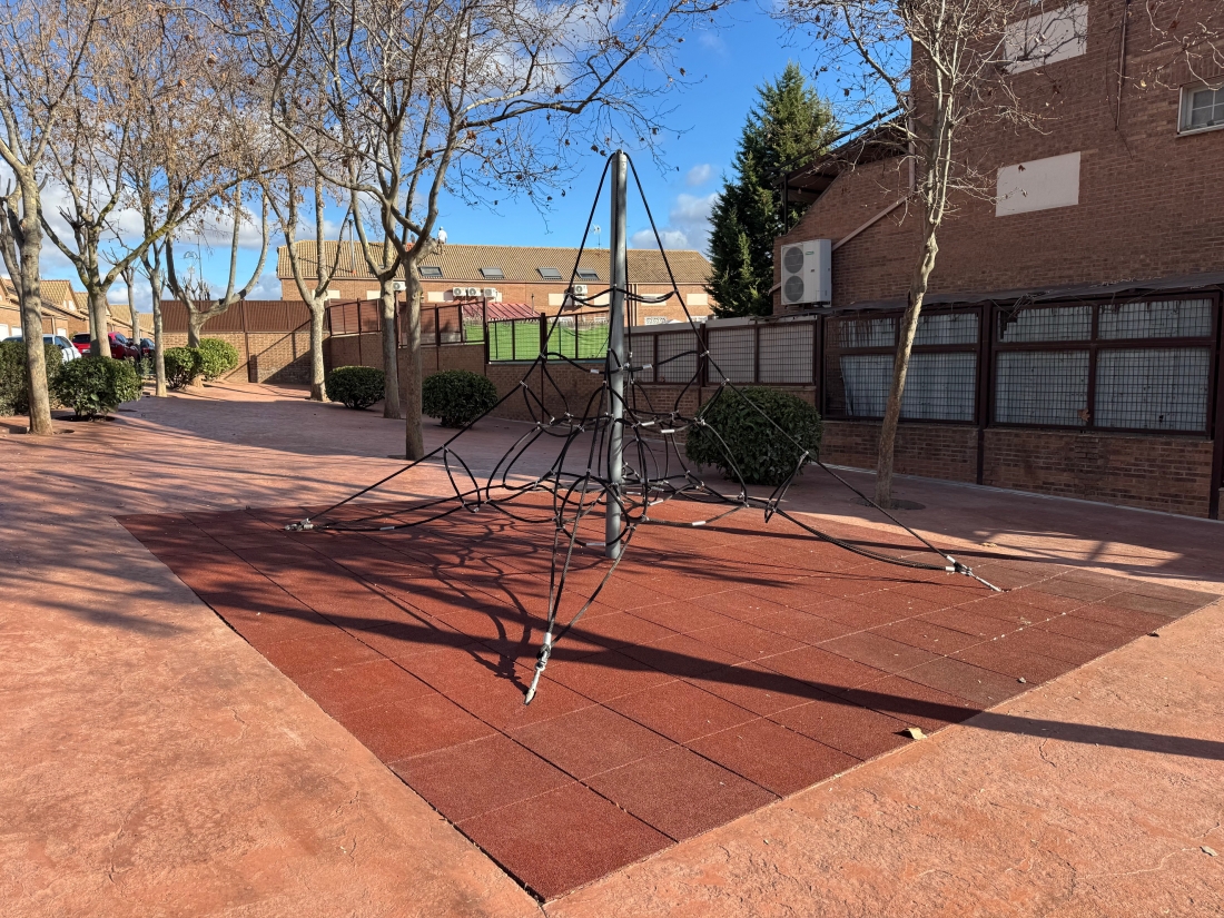 Quer renueva el parque infantil frente al CAI Las Setitas