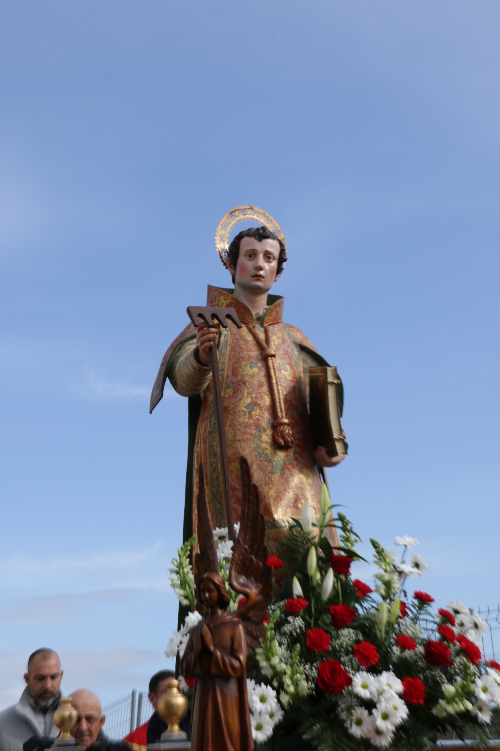 Sencilla celebración de la fiesta patronal de San Vicente en Quer