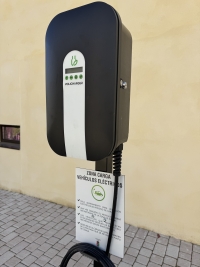 Quer activa un nuevo punto de recarga y avanza hacia cuatro